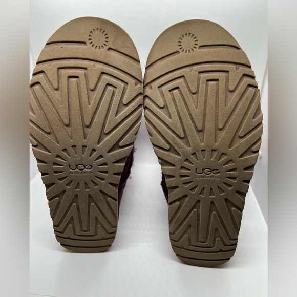 UGG Classic Short II Boot Plum Purple Size 7. Excellent condition. - Picture 8 of 8